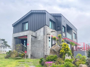 Jeju Gamsung De Aewol Pension
